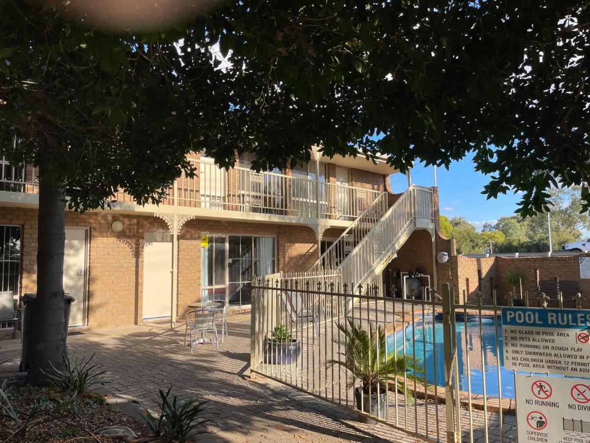 Darling Junction Motor Inn Wentworth 外观 照片