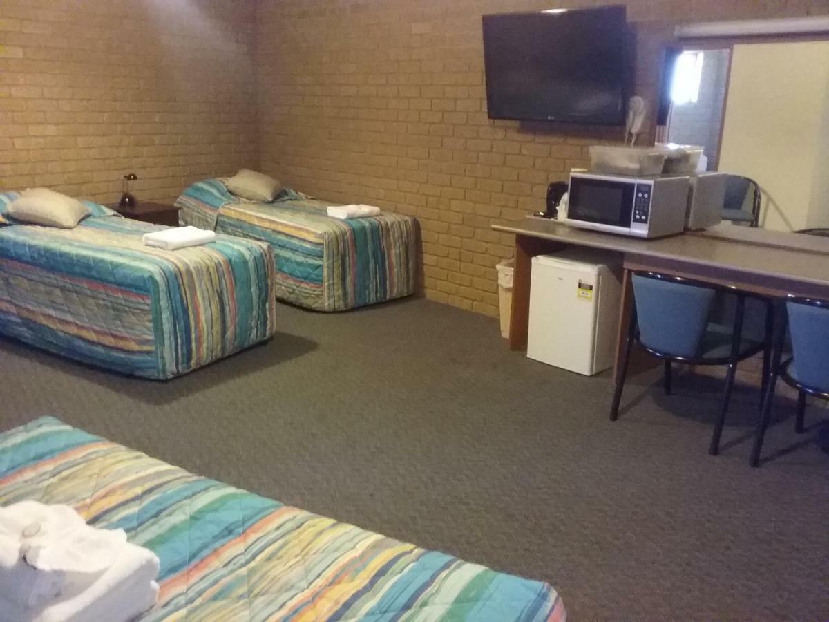 Darling Junction Motor Inn Wentworth 外观 照片